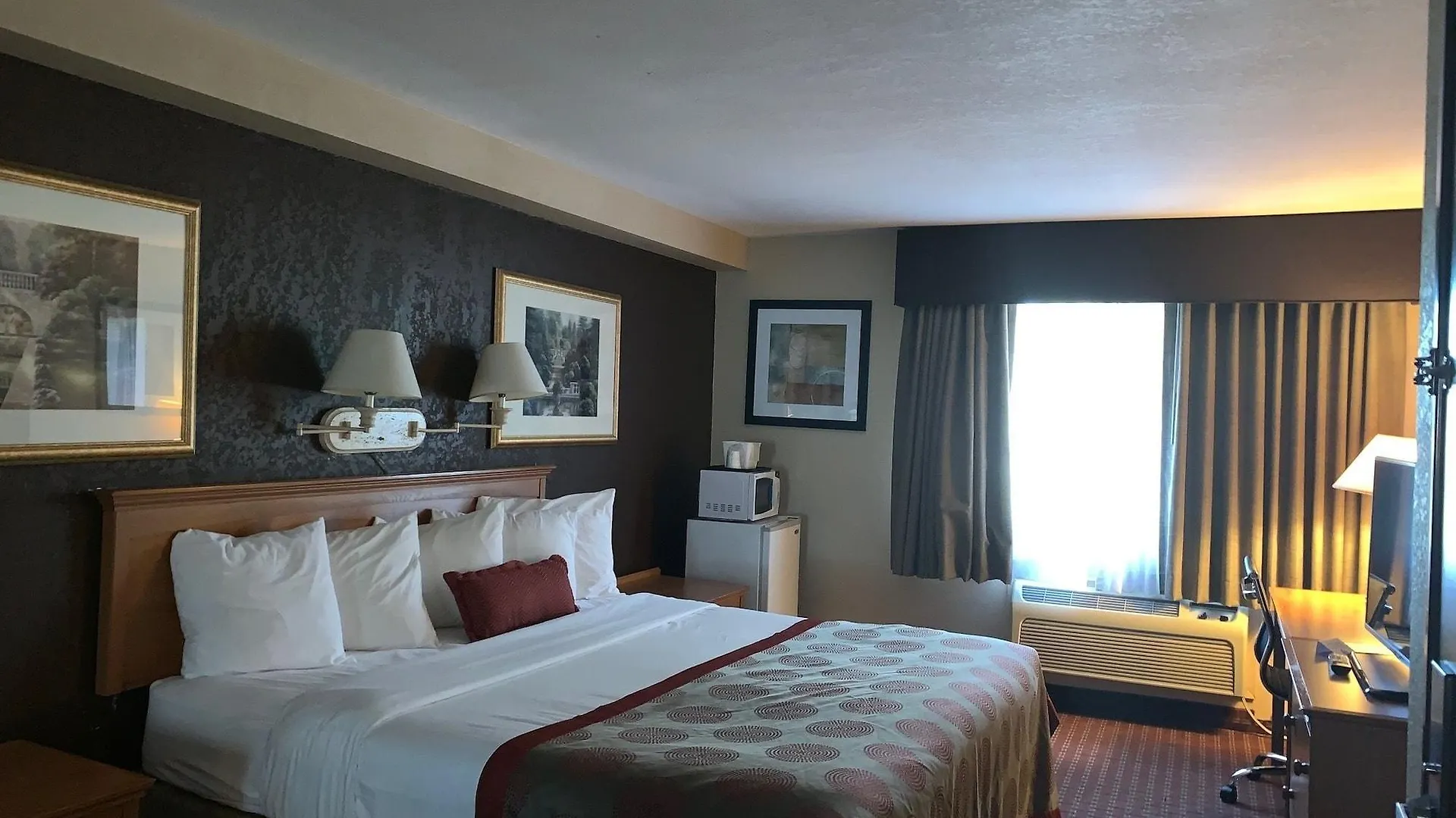 Ramada By Wyndham Portland Hotel