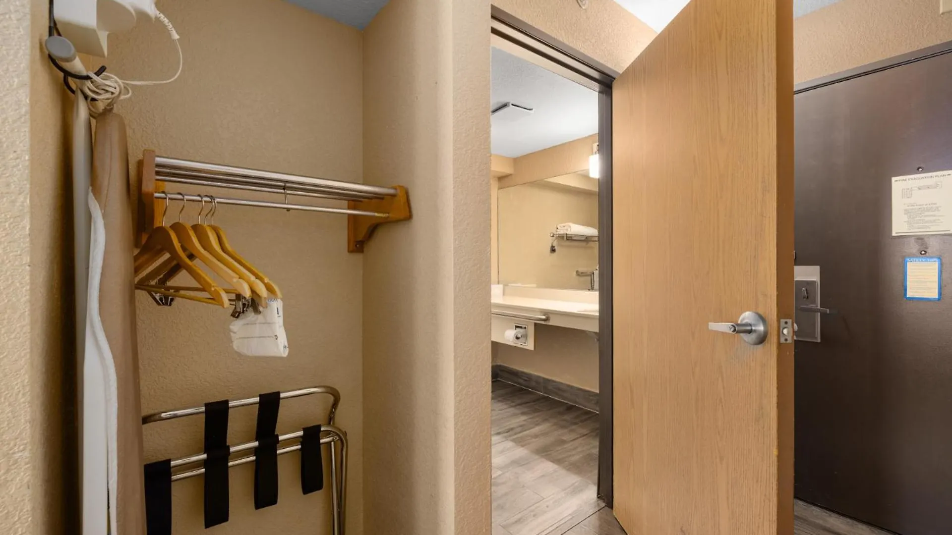 Ramada By Wyndham Portland Hotel