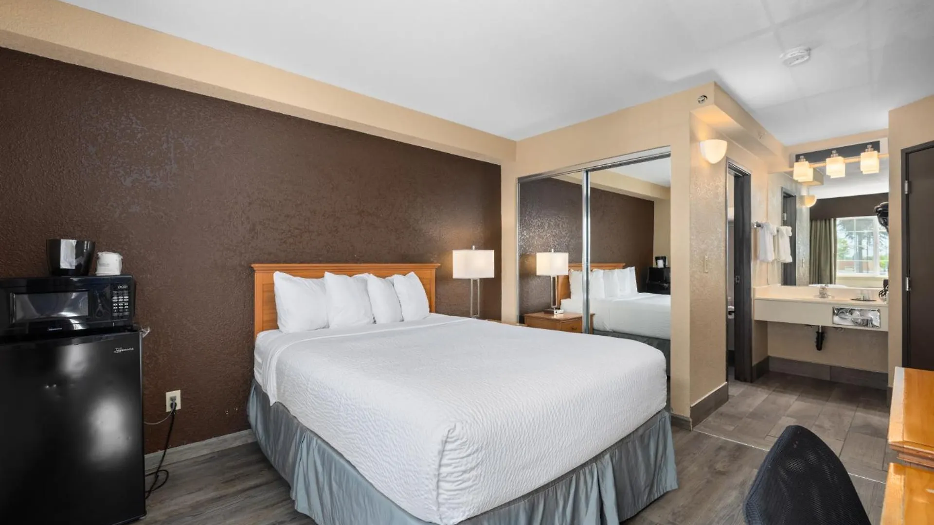 Ramada By Wyndham Portland Hotel
