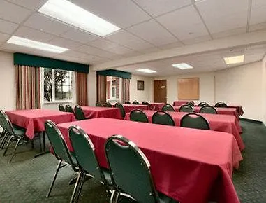 Ramada By Wyndham Portland Hotel