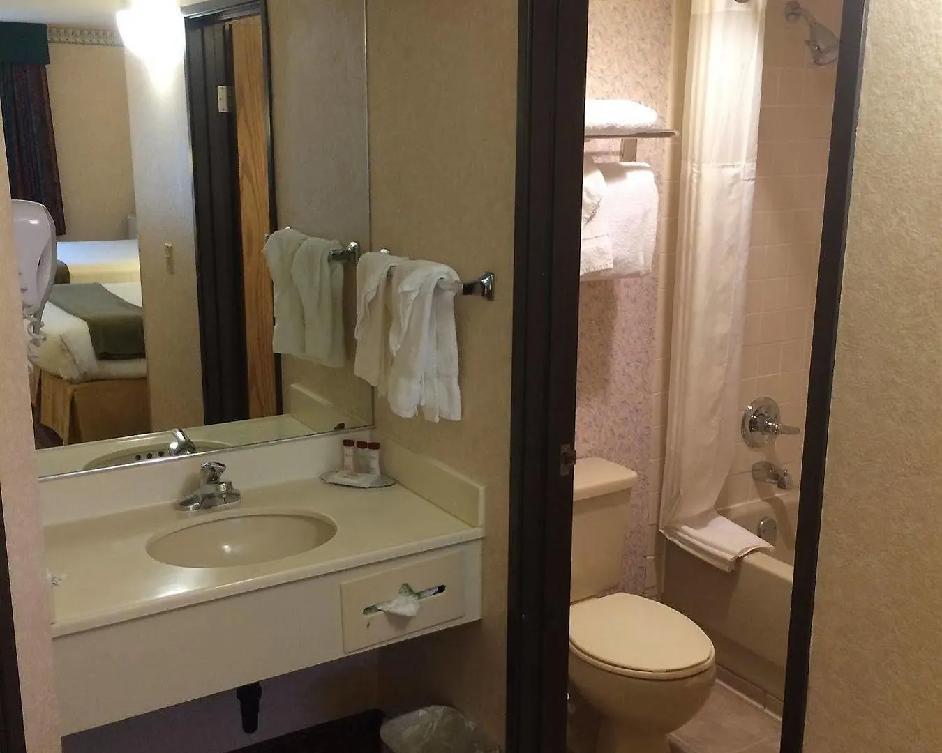 Ramada By Wyndham Portland Hotel