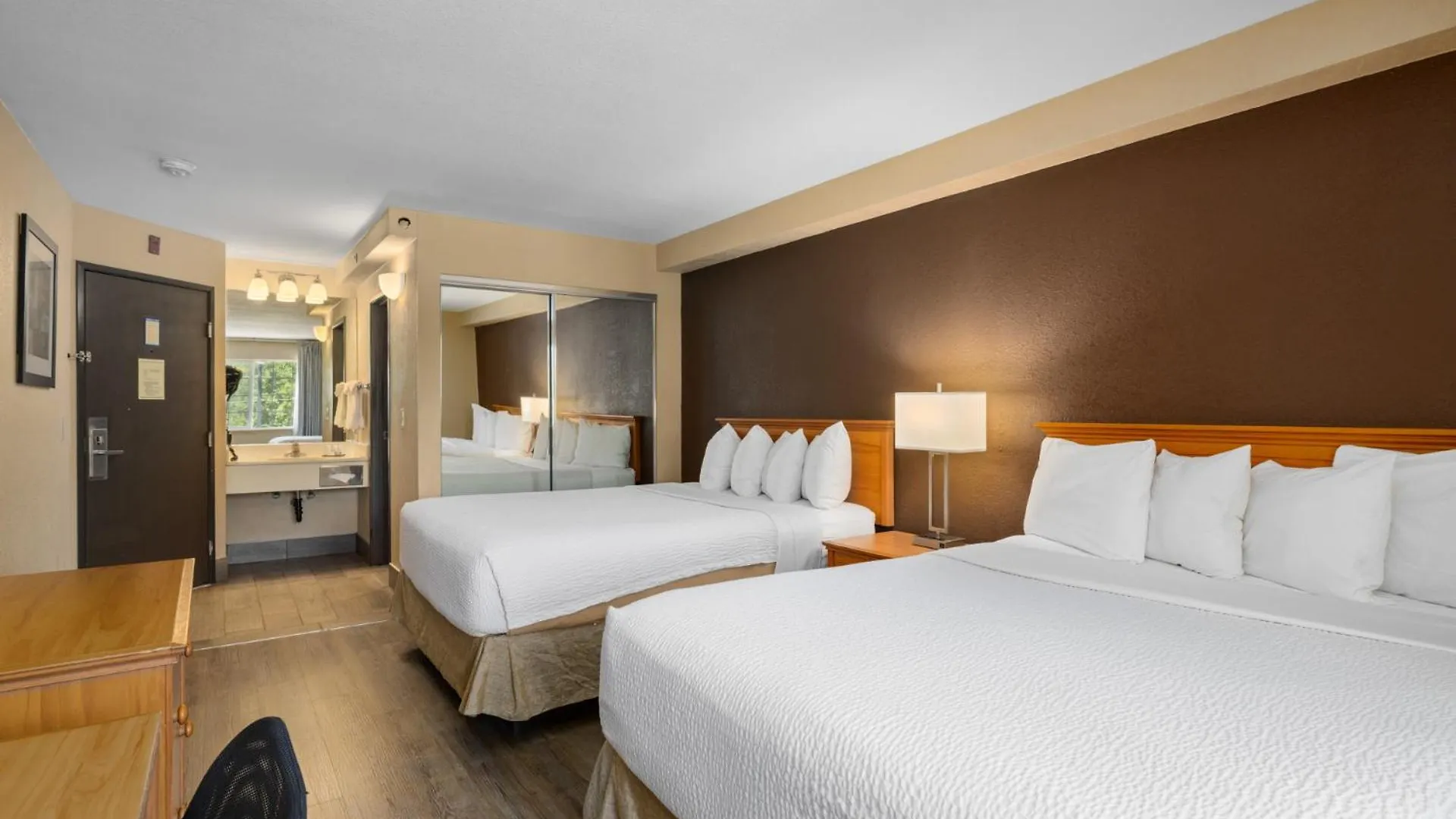 Ramada By Wyndham Portland Hotel