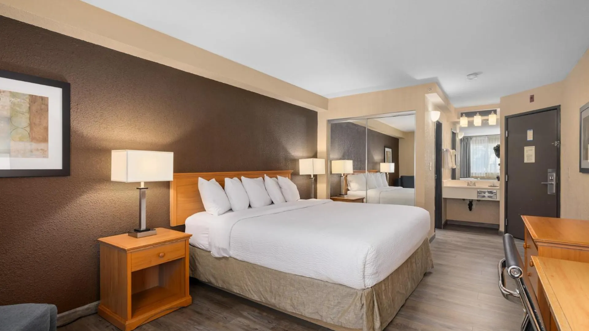 Ramada By Wyndham Portland Hotel