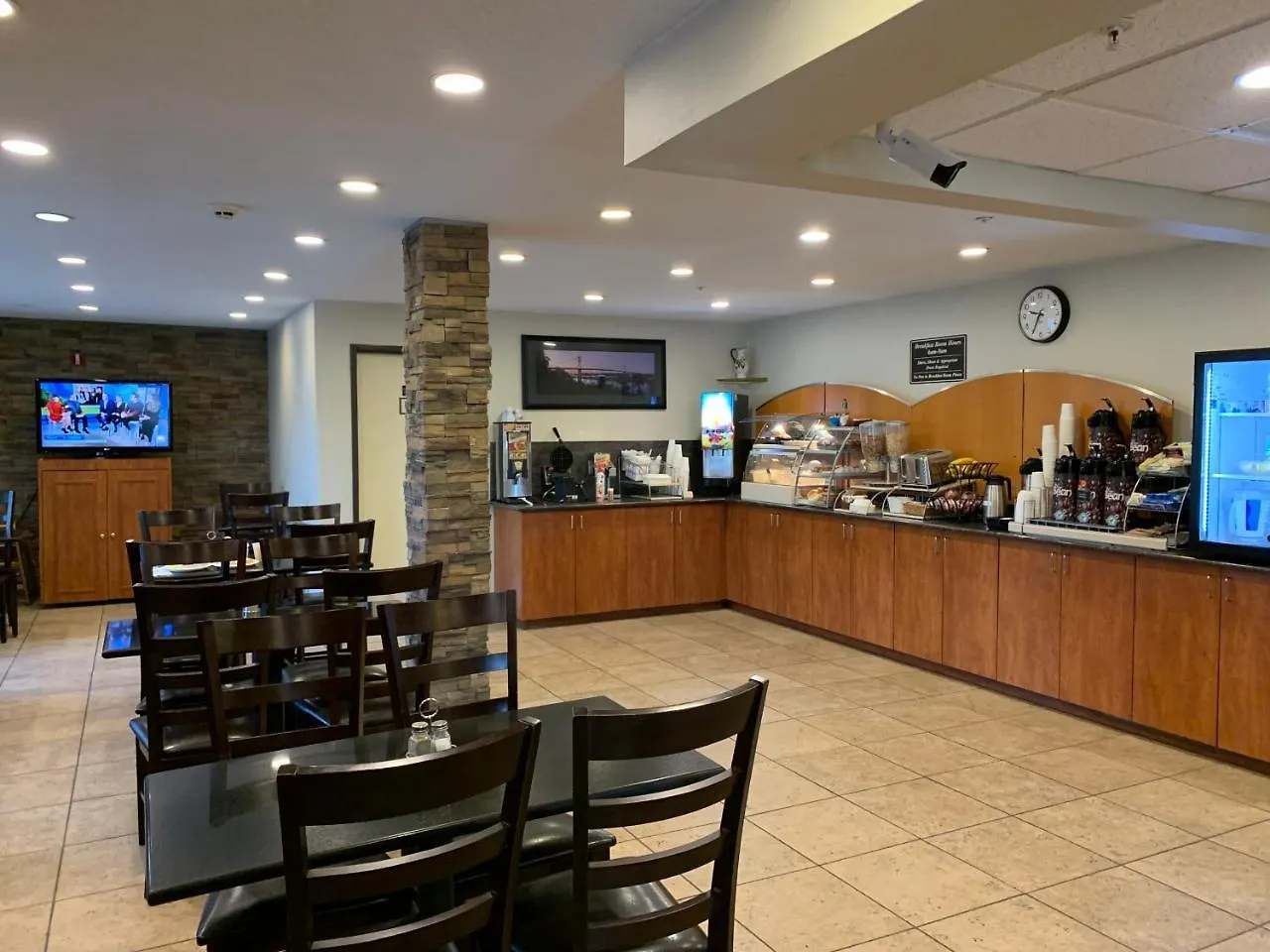 Ramada By Wyndham Portland Hotel